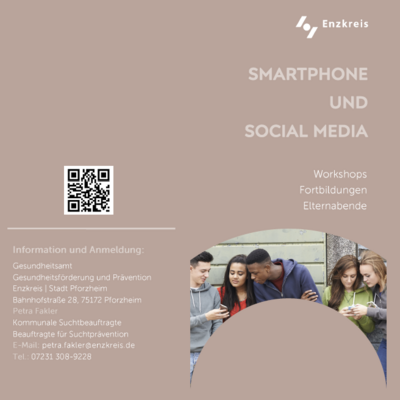 Dieses Bild zeigt den Flyer zu den Schulklassenworkshops zum Thema Smartphone und Social Media mit Informationen zur Ansprechperson im Gesundheitsamt.